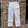 画像2: DEAD STOCK 1990’s UNIVERSAL OVERALL White Painter Pants　Size W30 L30 (2)