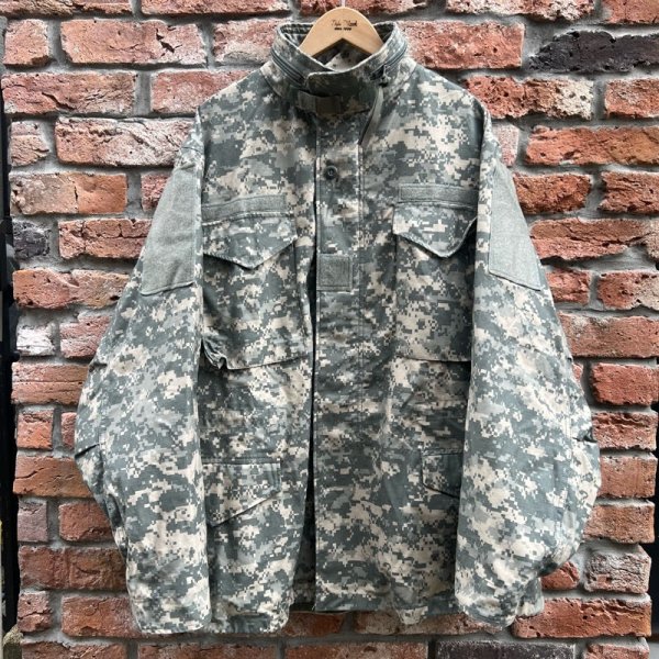 画像1: DEAD STOCK 2008’s US Military M-65 Field Jacket ACU Camo　Size LARGE-REGULAR (1)