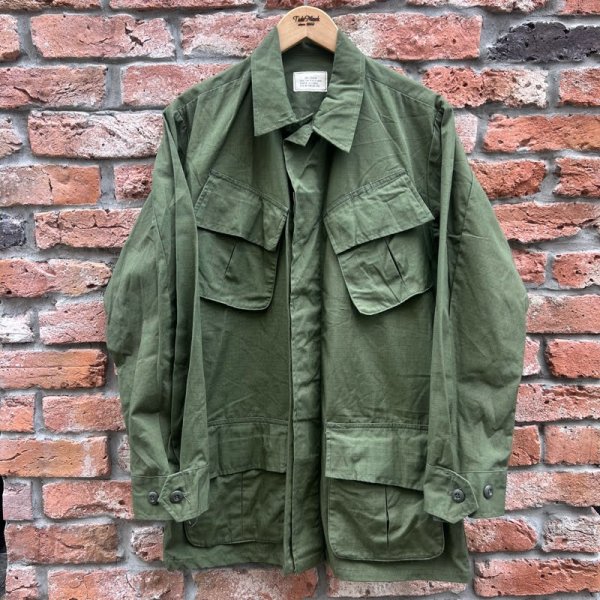 画像1: DEAD STOCK 1969's US Military Jungle Fatigue Jacket 4th　Size  SMALL-REGULAR (1)